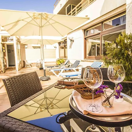 Victoria Hotel 3*