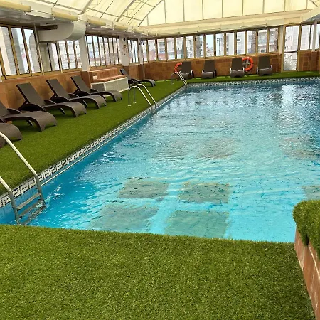 Victoria & Splay Center Hotel