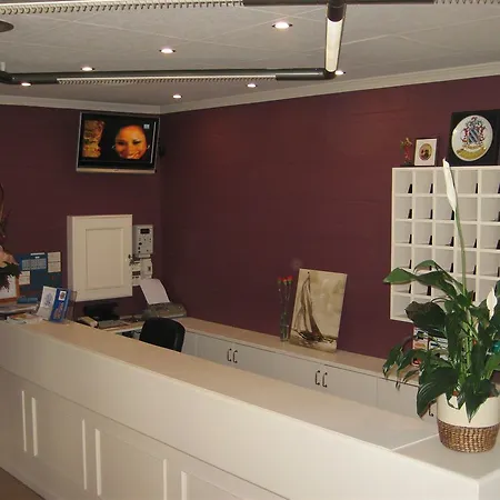 Victoria & Splay Center