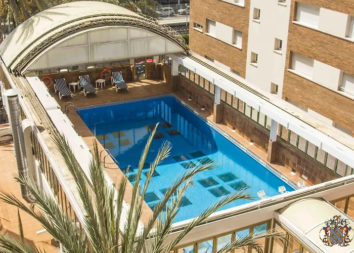 Ξενοδοχείο Victoria & Splay Center 3*
